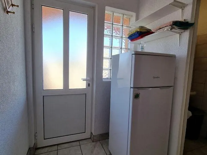 Lägenhet 2 Bedroom With Terrace Biograd Na Moru